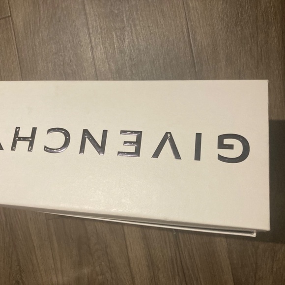 100% Authentic Givenchy Clear rubber slides - Picture 5 of 7